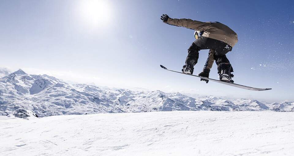 SNOWBOARDER JUMPING